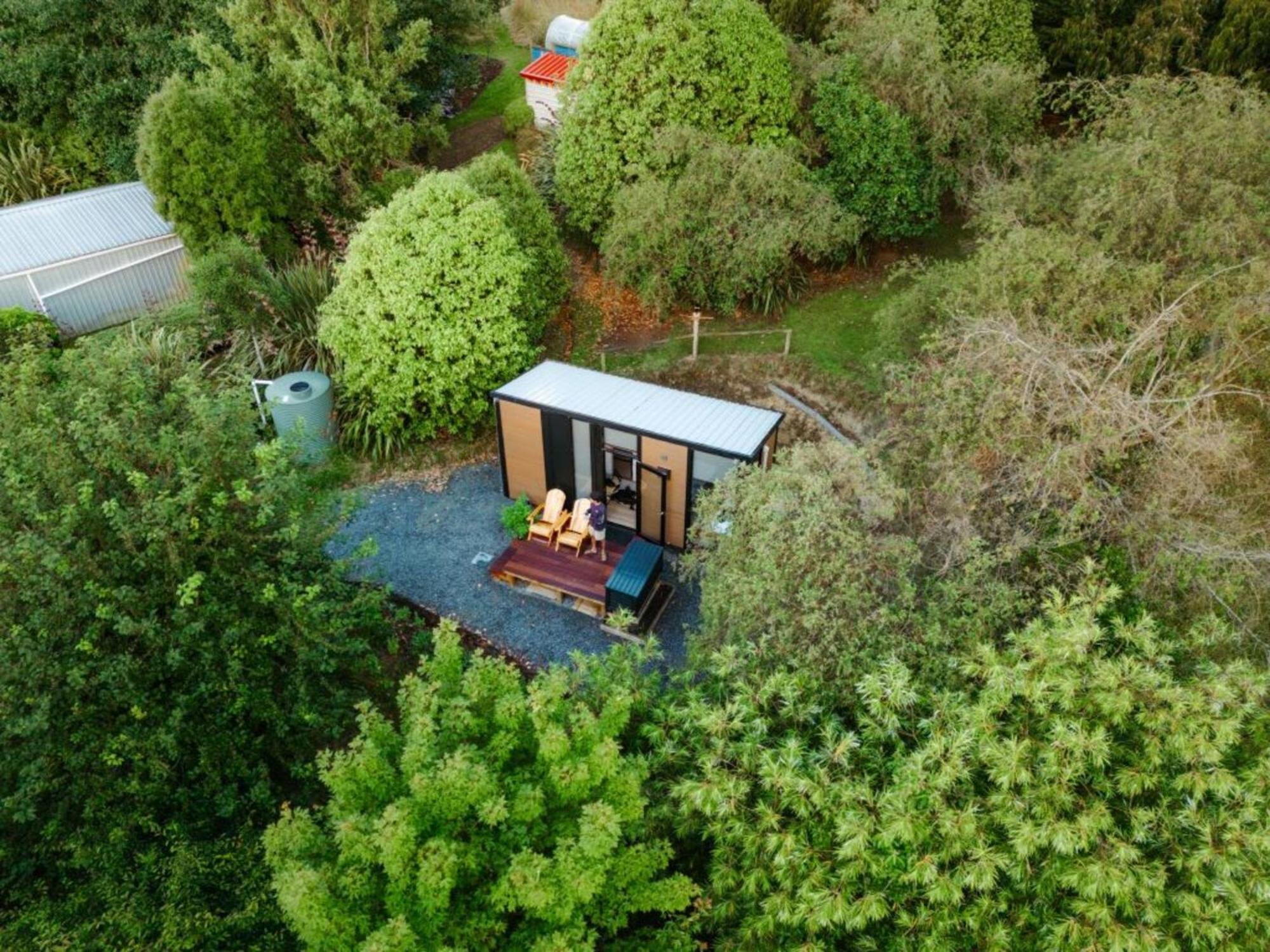 Вилла Tranquility Tiny House By Tiny Away Owaka Экстерьер фото