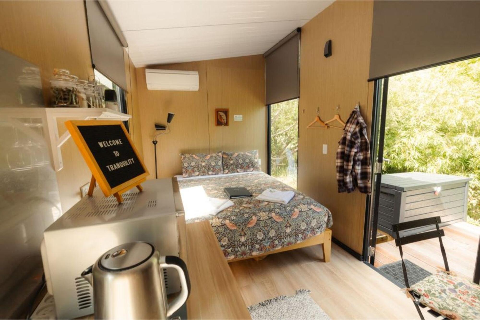 Вилла Tranquility Tiny House By Tiny Away Owaka Экстерьер фото
