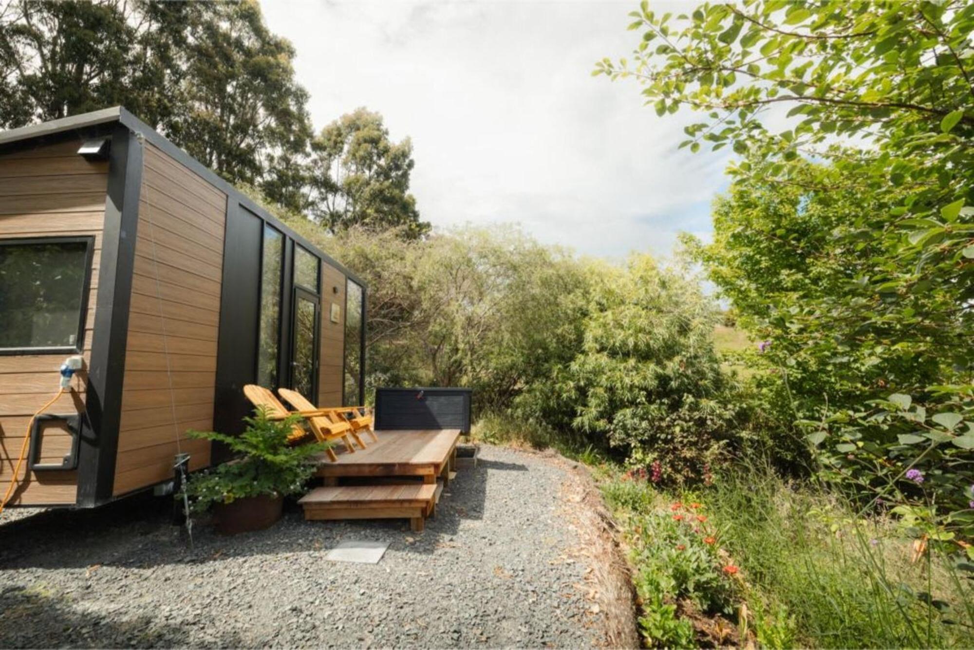 Вилла Tranquility Tiny House By Tiny Away Owaka Экстерьер фото